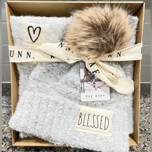 NWT Rae Dunn matching hat and scarf set